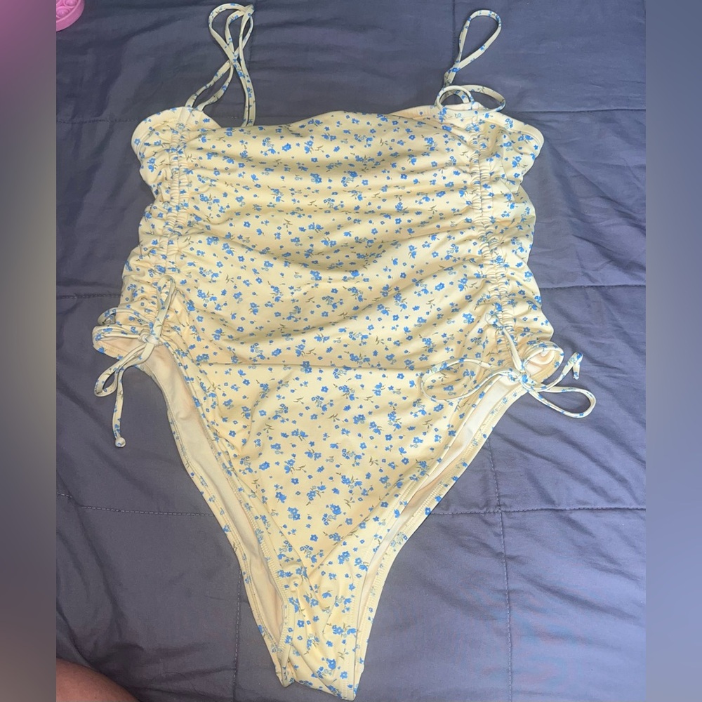 Wild Fable Yellow Floral One Piece Swimsuit - Picture 4 of 6